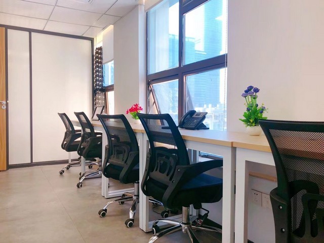 云南奔驰威霆外观改装实体店